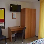 Hotel Casa Popi Отель Мальчезине